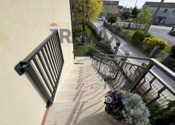 Balcone - Quadrilocale Via Eridania
 
2170, Stienta - foto 24
