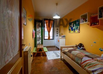 Camera / camera da letto - Quadrilocale Via Bixio
 
2, Guastalla - foto 9