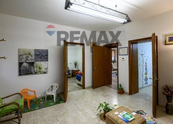 Hall / corridoio - Three-room apartment Nino Bixio
 
2, Guastalla - photo 3