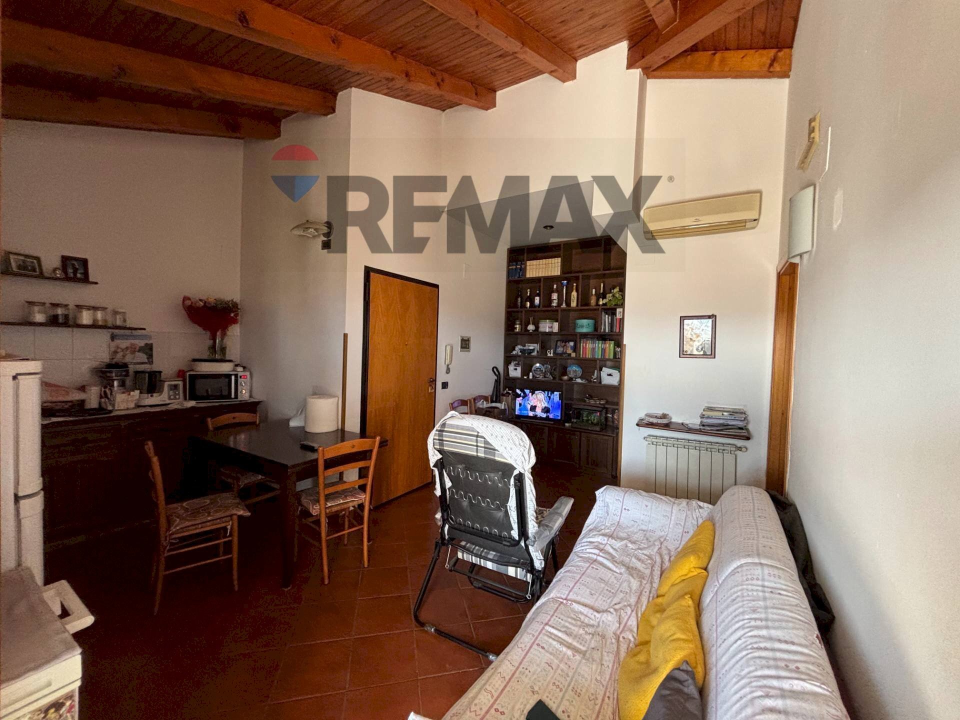 Sala da pranzo - Attic via P. S. Mattarella
 
25, Floridia - photo 1