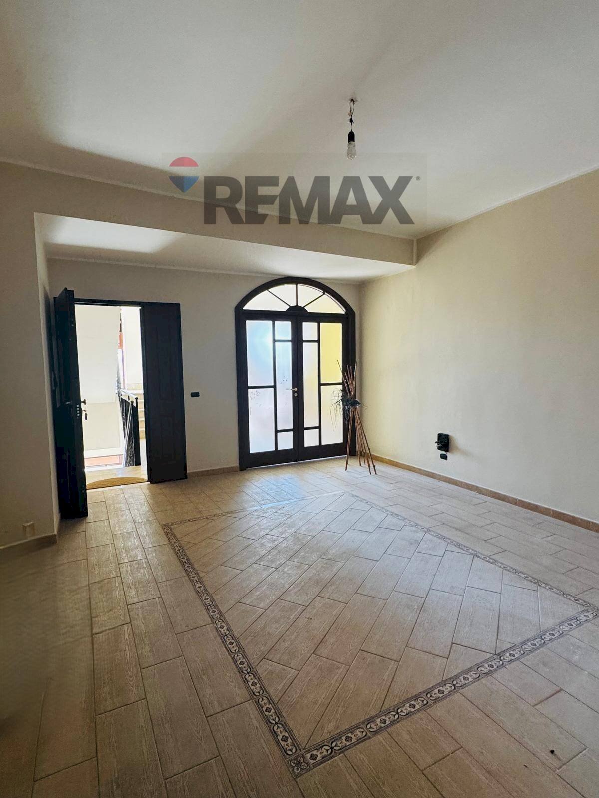 Salone - Apartment piazza Umberto
 
53, Melilli - photo 1