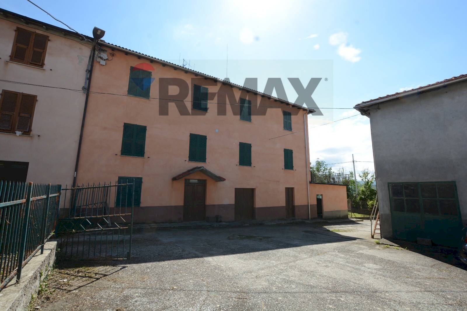 Edificio all\'aperto - Semi-detached house Via Sotto Torre
 
14, Cengio - photo 1