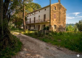 Edificio all\'aperto - Rustico Contrada Pianibbie Ripitella
 
37, Casoli - foto 1
