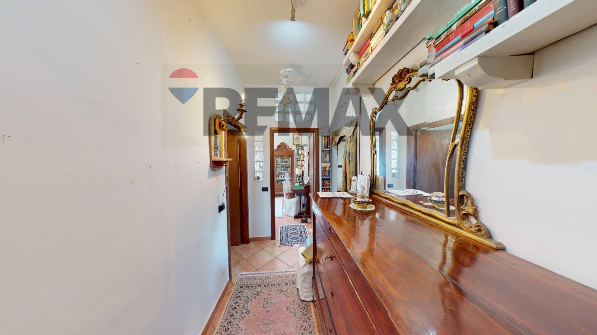 Hall / corridoio - Three-room apartment Via Ungaretti
 
5, Albuzzano - photo 3