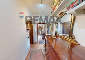 Hall / corridoio - Three-room apartment Via Ungaretti
 
5, Albuzzano - photo 3