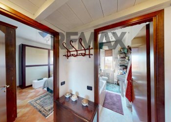 Hall / corridoio - Three-room apartment Via Ungaretti
 
5, Albuzzano - photo 16