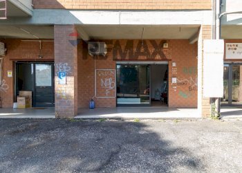 Edificio all\'aperto - Shop Via Giarre
 
75, Roma - photo 7