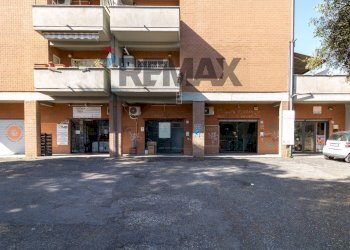 Edificio all\'aperto - Shop Via Giarre
 
75, Roma - photo 9