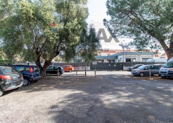 Edificio all\'aperto - Shop Via Giarre
 
75, Roma - photo 11