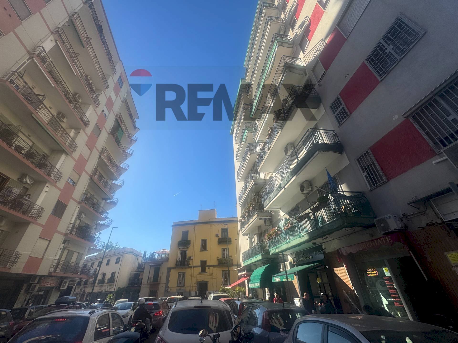 Edificio all\'aperto - Locale Commerciale Via Adolfo Omodeo
 
11, Napoli - foto 2