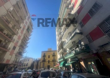 Edificio all\'aperto - Locale Commerciale Via Adolfo Omodeo
 
11, Napoli - foto 2