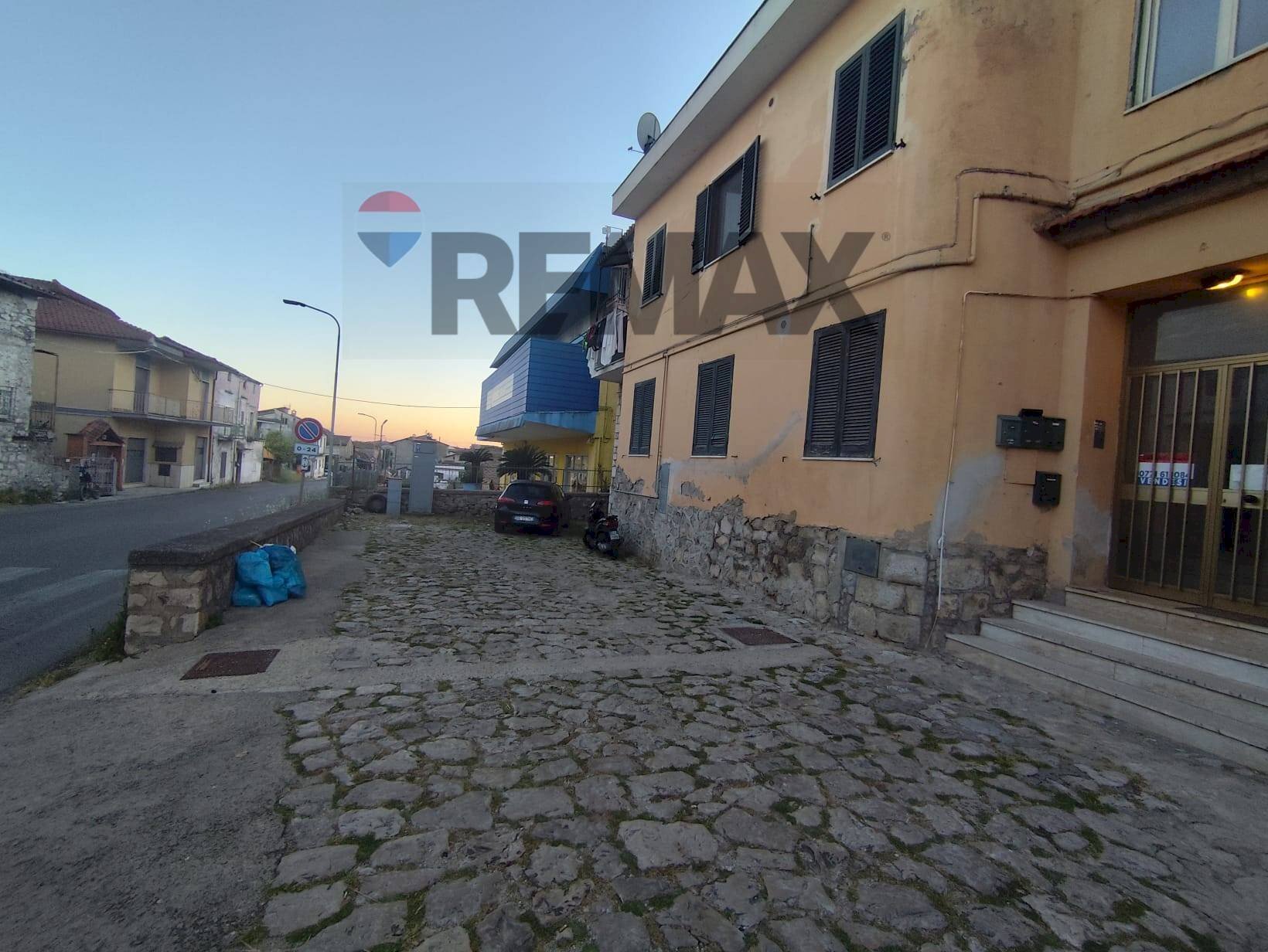 Edificio all\'aperto - Bilocale Santi Cosma e Damiano - foto 1