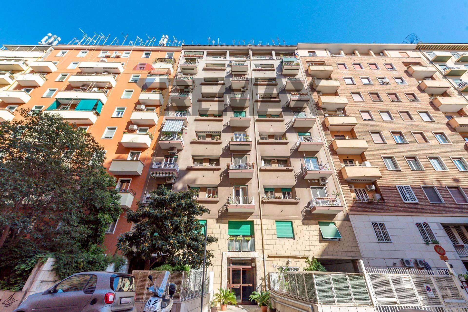 Edificio all\'aperto - Trilocale Via Caulonia
 
12, Roma - foto 2
