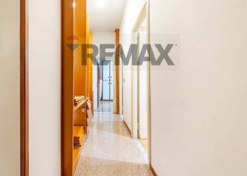 Hall / corridoio - Trilocale Via Caulonia
 
12, Roma - foto 17