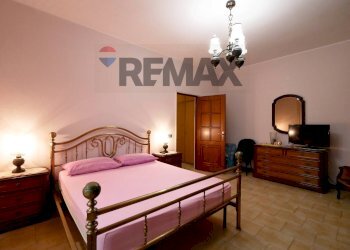 Camera / camera da letto - Four-room apartment via Bitetto
 
26, Bitritto - photo 9