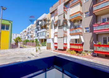 Piscina - Trilocale via Gabriele D'Annunzio
 
15, Valenzano - foto 2