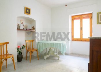 Sala da pranzo - Semi-detached house via Mundule
 
3/5, Florinas - photo 6