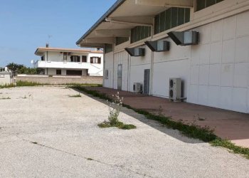 Zona - Capannone via Santa Rita da Cascia, Pomezia - foto 1