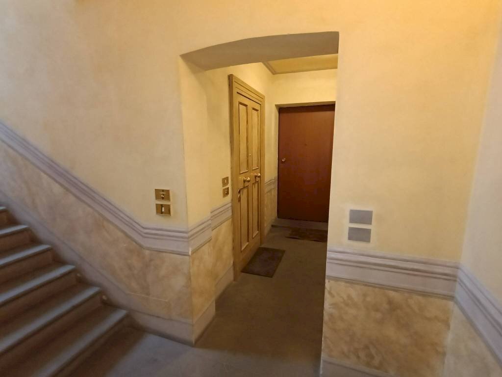 Interno palazzo - Quadrilocale Borgo Bosazza, 4, Parma (zona Oltretorrente) - foto 3