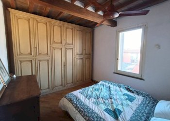Camera da letto - Quadrilocale Borgo Bosazza, 4, Parma (zona Oltretorrente) - foto 15