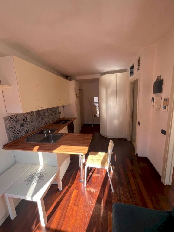 Salone - Bilocale via Bastia, 6, Milano (zona Vigentino) - foto 3