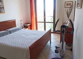Camera da letto - Three-room apartment via Luciano Lama, 22/13, Malalbergo - photo 8