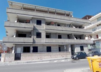 Three-room apartment LUNGOMARE GALILEI, Gallipoli - photo 23