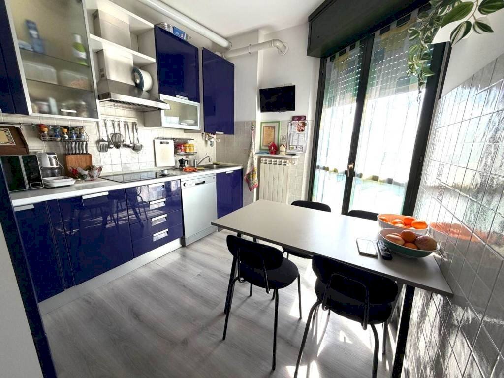 Cucina - Trilocale via Montello, 53, Rescaldina - foto 1