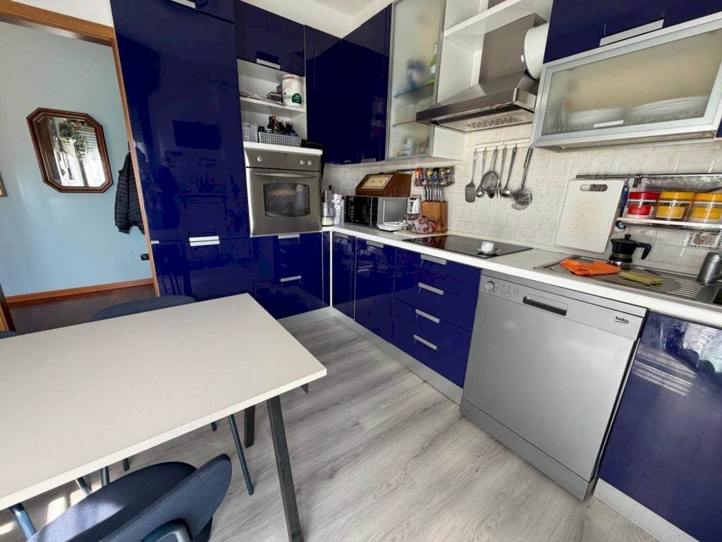 Cucina - Trilocale via Montello, 53, Rescaldina - foto 2
