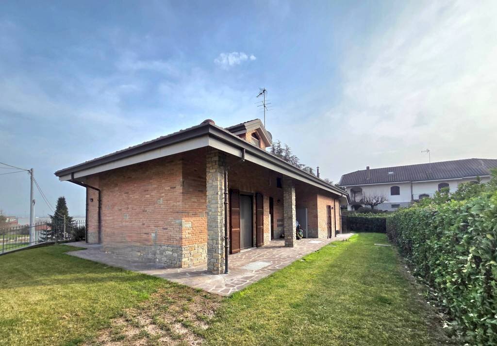 Facciata - Villa via Mario Diana Careddu, Asti - foto 2