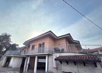 Facciata - Villa via Mario Diana Careddu, Asti - foto 1