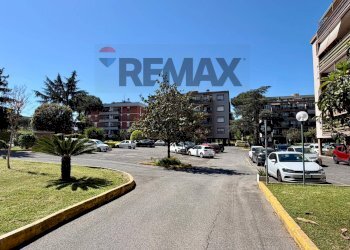 Edificio all\'aperto - Box viale bruno pelizzi
 
21, Roma - photo 2