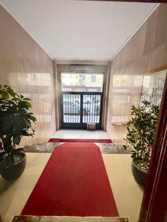 Interno palazzo - Bilocale piazza Emilio Salgari, Milano - foto 1