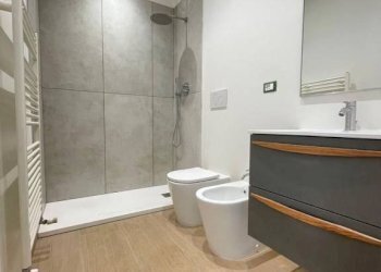 Bagno - Bilocale via Frejus, 41, Torino (zona Cenisia) - foto 4