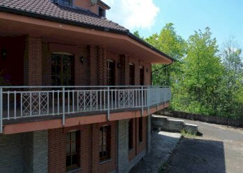 Facciata - Villa via Provinciale, Cerretto Langhe - foto 10