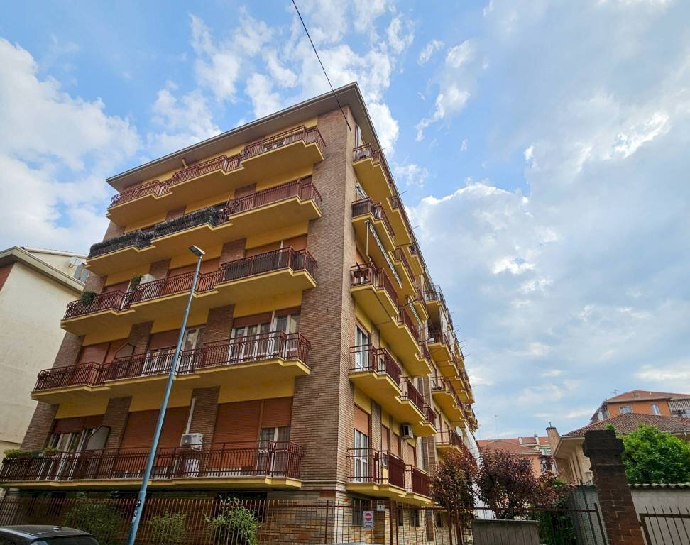 Facciata - Trilocale via Duca d'Aosta, 7, Asti - foto 1