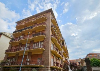 Facciata - Trilocale via Duca d'Aosta, 7, Asti - foto 1