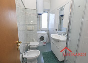 4.0 BAGNO.jpg - Trilocale VIA SIFFREDI 63, Genova (zona Sestri Ponente) - foto 12