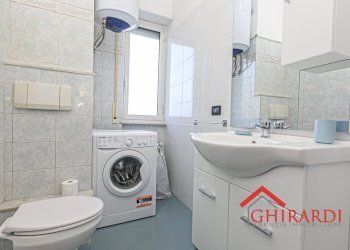 4.1 BAGNO.jpg - Trilocale VIA SIFFREDI 63, Genova (zona Sestri Ponente) - foto 13
