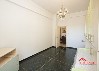 4.2 camera.jpg - Appartamento Via Lodovico Calda 38, Genova (zona Sestri Ponente) - foto 15