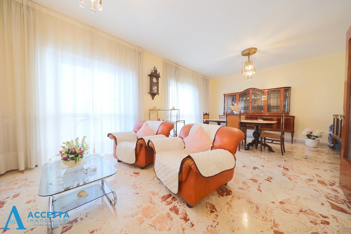 salone - Four-room apartment Via Caduti di Nassirya 26, Taranto - photo 1