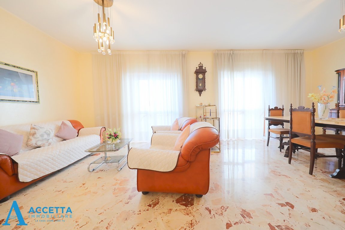 salone - Four-room apartment Via Caduti di Nassirya 26, Taranto - photo 2