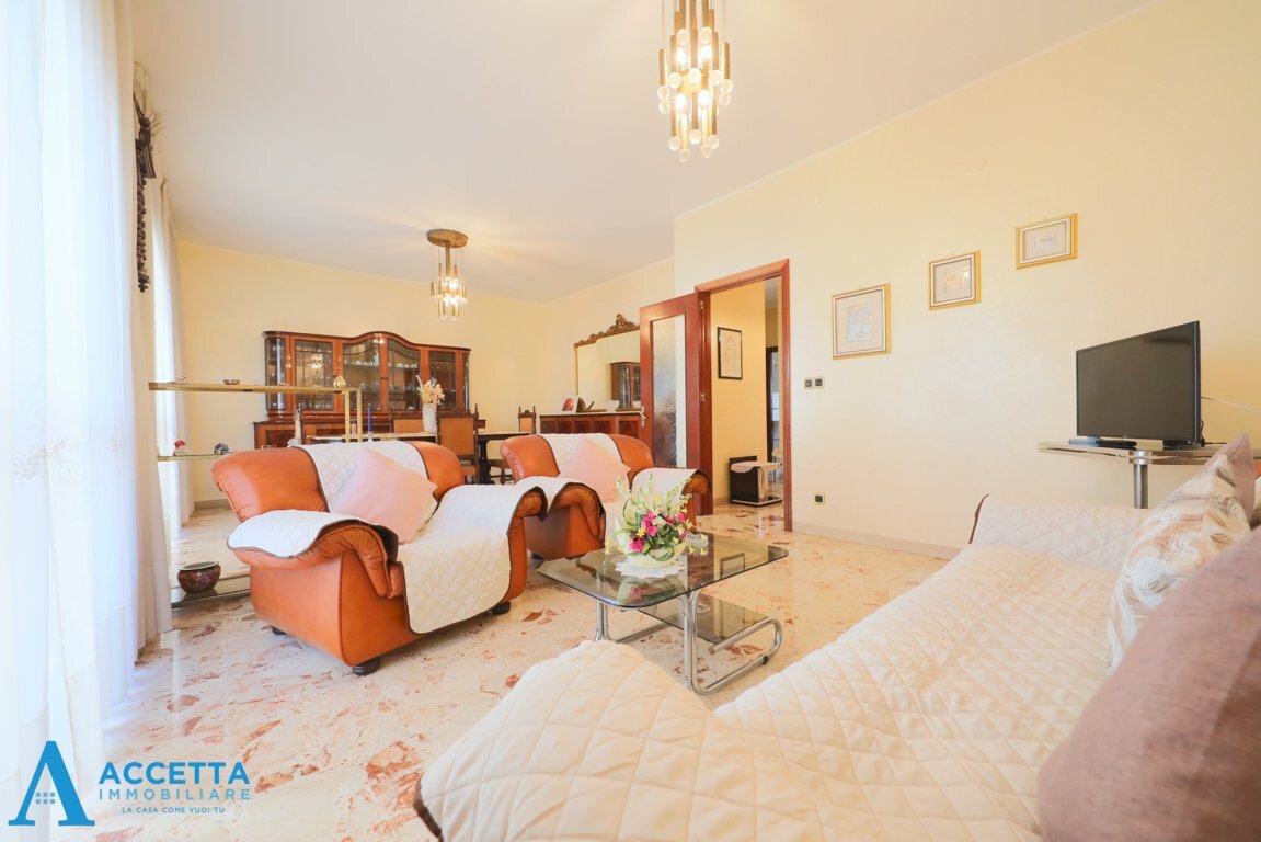 salone - Four-room apartment Via Caduti di Nassirya 26, Taranto - photo 3