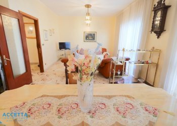 salone - Four-room apartment Via Caduti di Nassirya 26, Taranto - photo 4