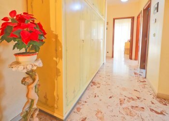 corridoio - Four-room apartment Via Caduti di Nassirya 26, Taranto - photo 12