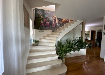 Scalinata - Villa Via Andrea Costa, Casalfiumanese - foto 29