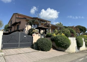 Facciata - Villa Via Andrea Costa, Casalfiumanese - foto 1