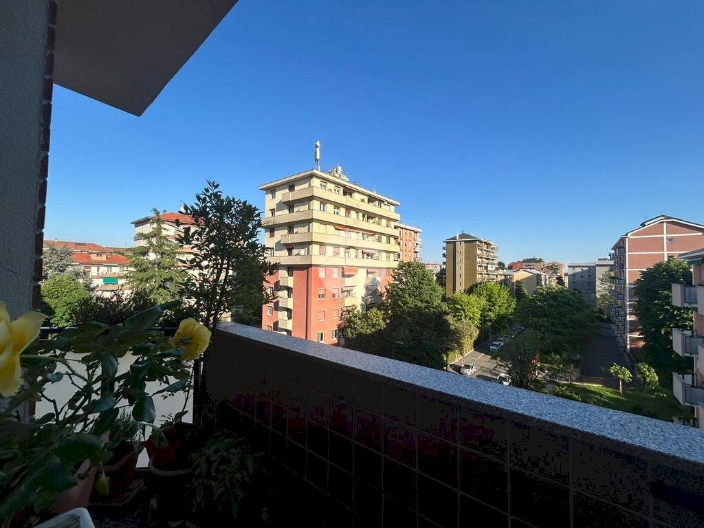 Three-room apartment Via Capinera, Milano (neighborhood Inganni) - photo 1