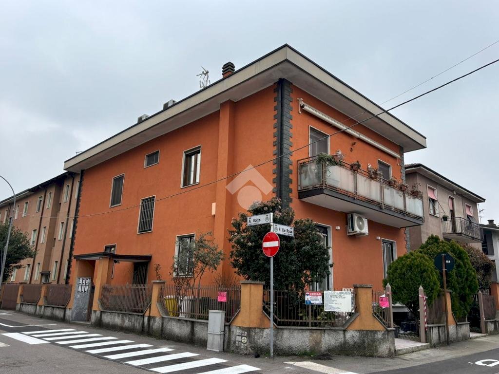 Three-room apartment Via Alessandro Volta, Pero - photo 1
