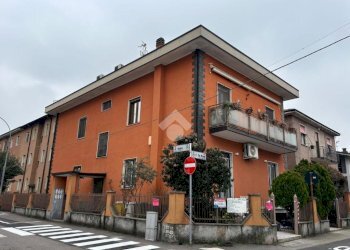 Three-room apartment Via Alessandro Volta, Pero - photo 1